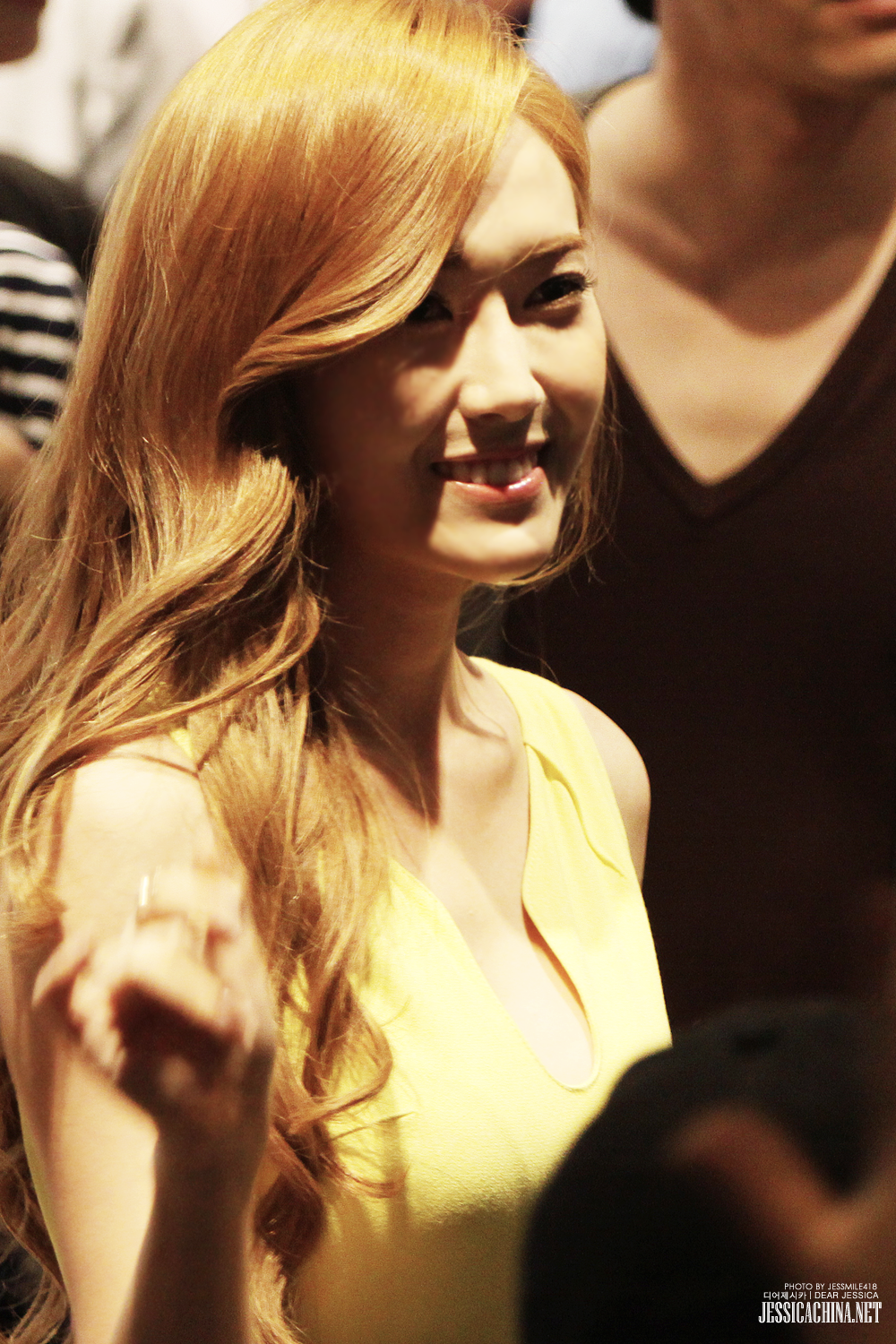 [PIC][12-05-2013]Jessica khởi hành đi Hồng Kông để tham dự sự kiện khai trương của "Demin Popup Store" vào sáng nay - Page 3 0134624D519229761E3113