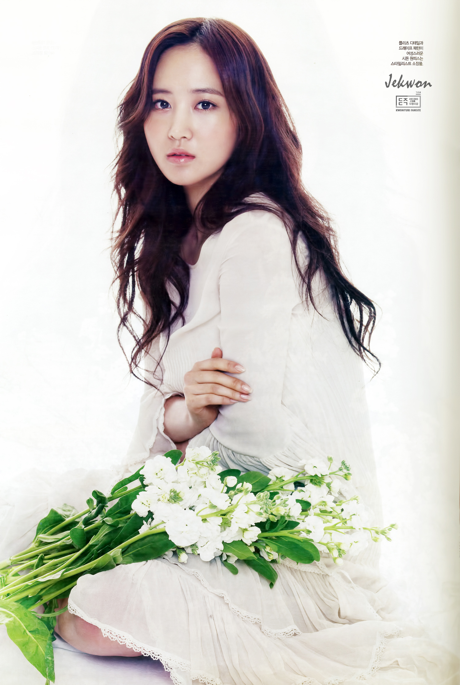 [PIC][01-04-2013]SooYoung và Yuri xuất hiện trên số đầu tiên của tạp chí "THE STAR" 11522F3E515B2B091E55CE