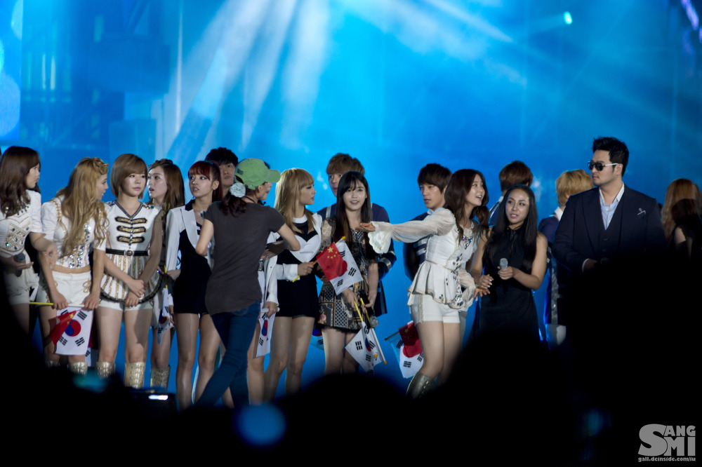 [PIC][25-08-2012]Hình ảnh mới nhất từ Concert "14th Korea-China Music Festival in Yeosu" của SNSD - Page 4 172A6D465039BE7E1B6DCC
