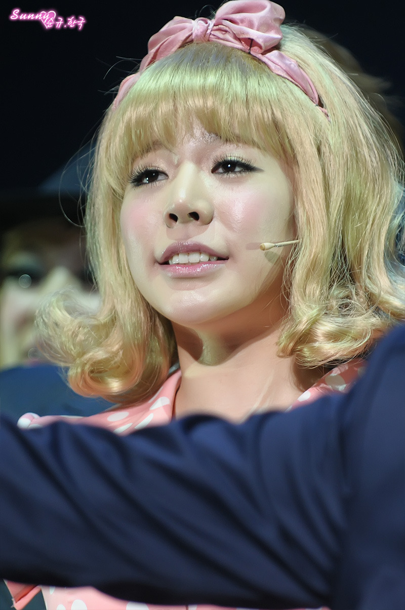 [OTHER][12-06-2012]Selca mới nhất của Sunny và Park Kwang Hyun tại hậu trường "Catch Me If You Can"  - Page 5 195567344F7DBA7F300802