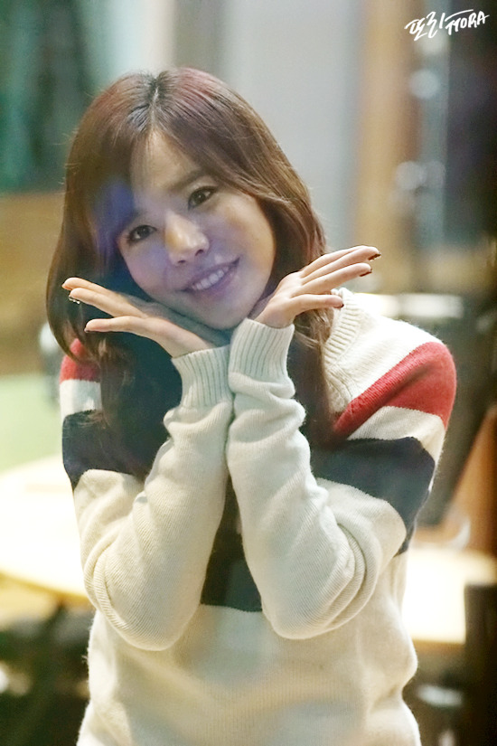 [OTHER][06-02-2015]Hình ảnh mới nhất từ DJ Sunny tại Radio MBC FM4U - "FM Date" - Page 30 210D843C563ED30B1BBE99