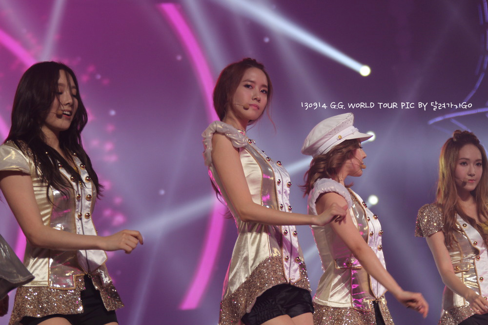 [PIC][13-09-2013]SNSD khởi hành đi Indonesia để biểu diễn "2013 Girls' Generation World Tour ~Girls & Peace~ in JAKARTA" vào chiều nay - Page 11 212919455242FC2A0B7AFB