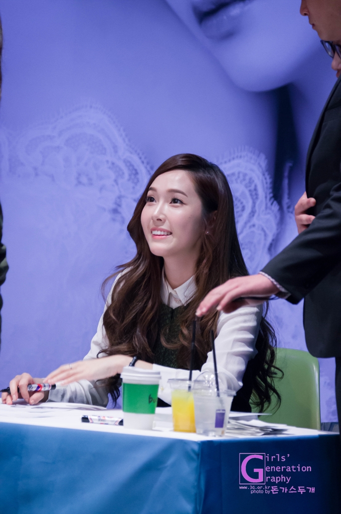 [PIC][01-12-2013]Jessica xuất hiện tại buổi fansign thứ 2 cho thương hiệu "STONEHENgE" vào trưa nay - Page 2 21646550529C60FF309220