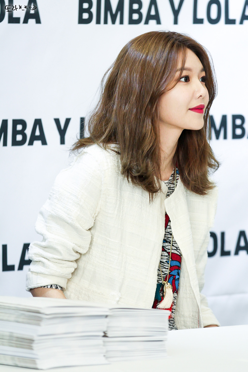 [PIC][10-03-2017]SooYoung tham dự buổi Fansign cho dòng thời trang "BIMBA Y LOLA" tại Lotte Department Store vào chiều nay - Page 2 217B7942590C73DF3001A0