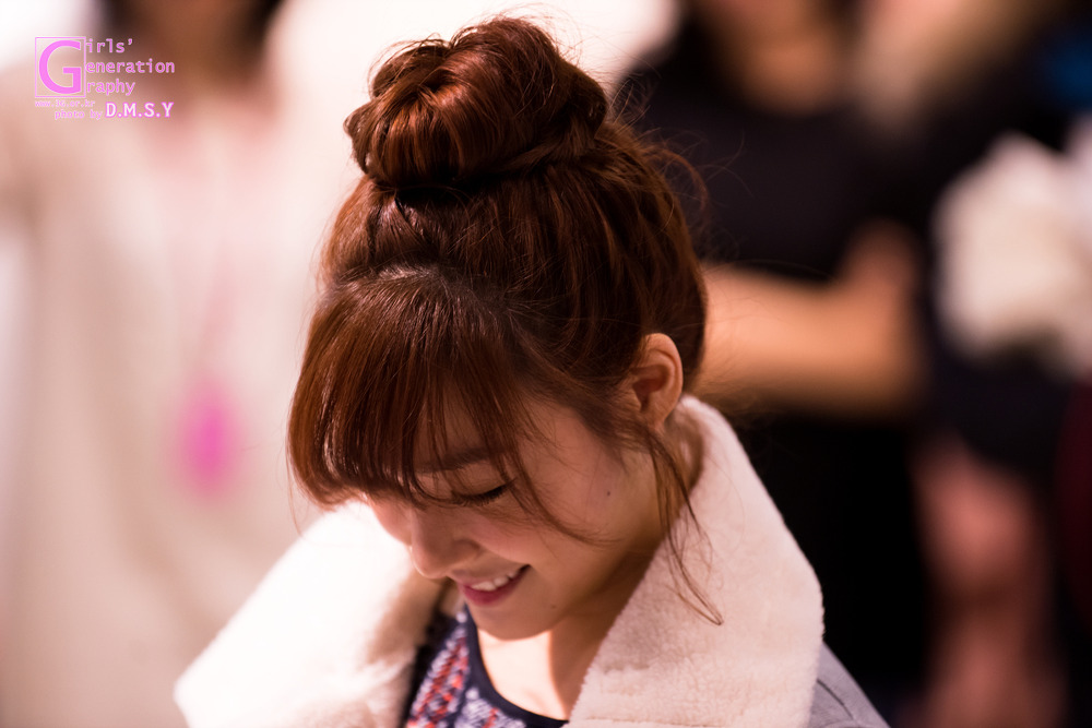 [PIC][28-11-2013]Tiffany ghé thăm cửa hàng "QUA" ở Hyundai Department Store vào trưa nay 2201903A5297453D2EC50A