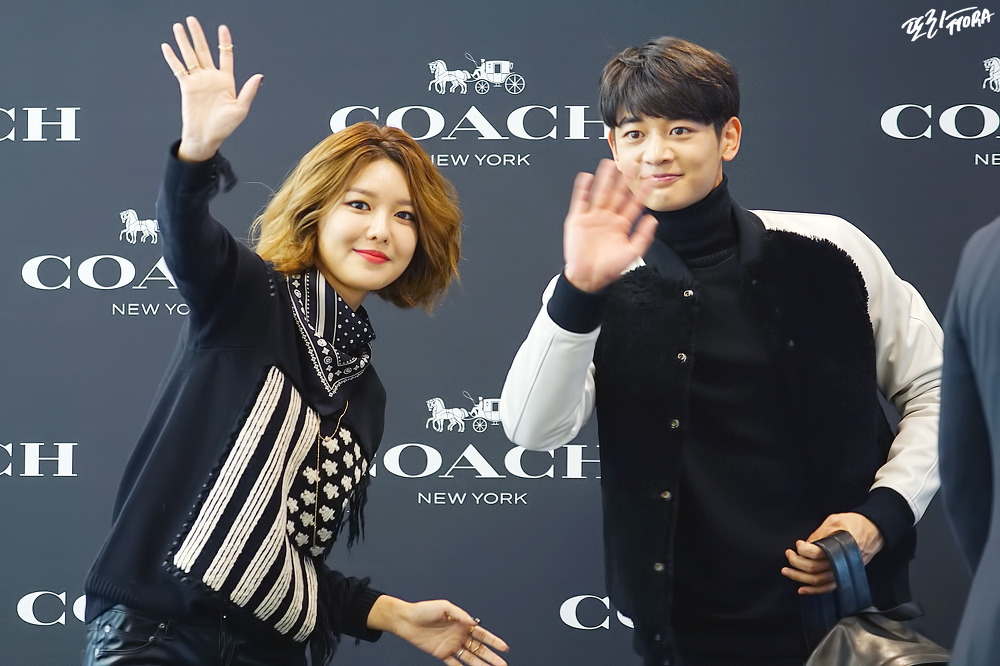  [PIC][27-11-2015]SooYoung tham dự buổi Fansign cho thương hiệu "COACH" tại Lotte Department Store Busan vào trưa nay - Page 2 2222B73756754F9920CC11