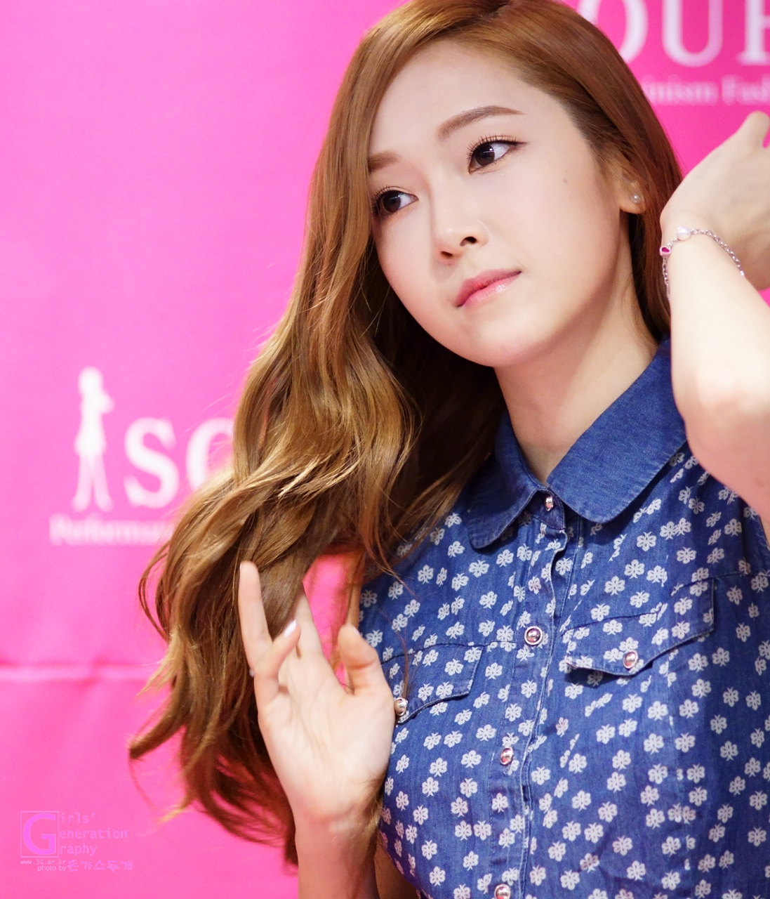 [PIC][04-04-2014]Jessica tham dự buổi fansign cho thương hiệu "SOUP" vào trưa nay - Page 3 225C593A539DC1A9270066