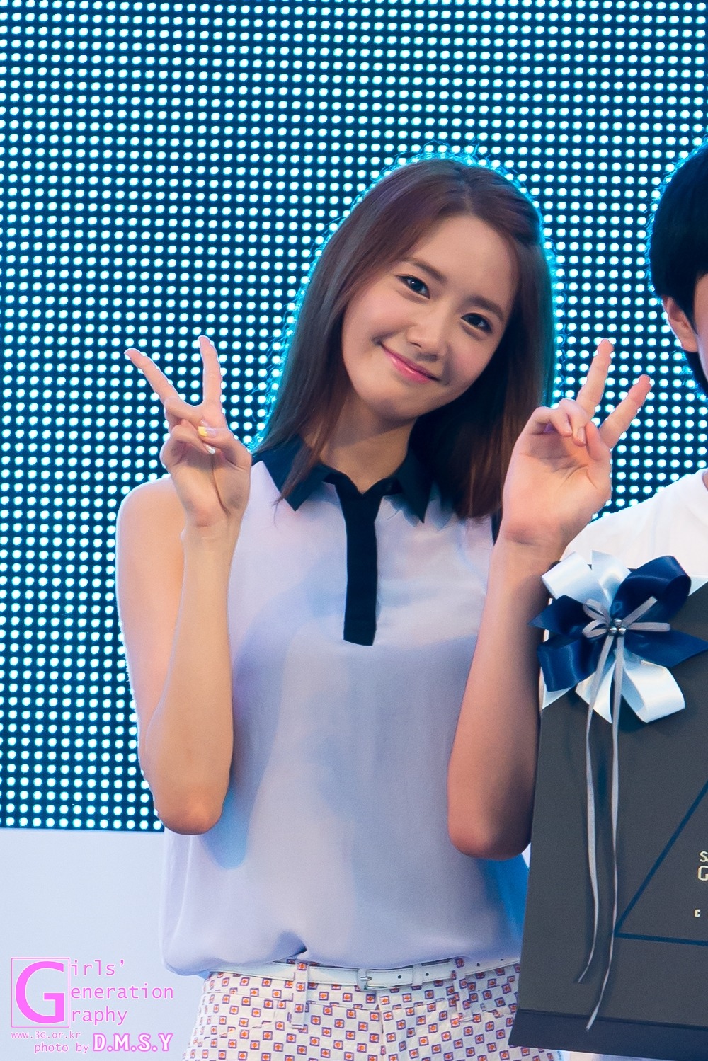 [PIC][29-07-2013]YoonA xuất hiện tại sự kiện SKT ở "Changwon Mechanical High School" cùng SHINee MinHo vào chiều nay  - Page 2 225E2543521D7257144900