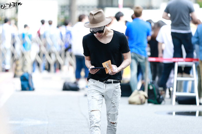 150619 Jonghyun @ Music Bank  2278F74E5583897A1488E3