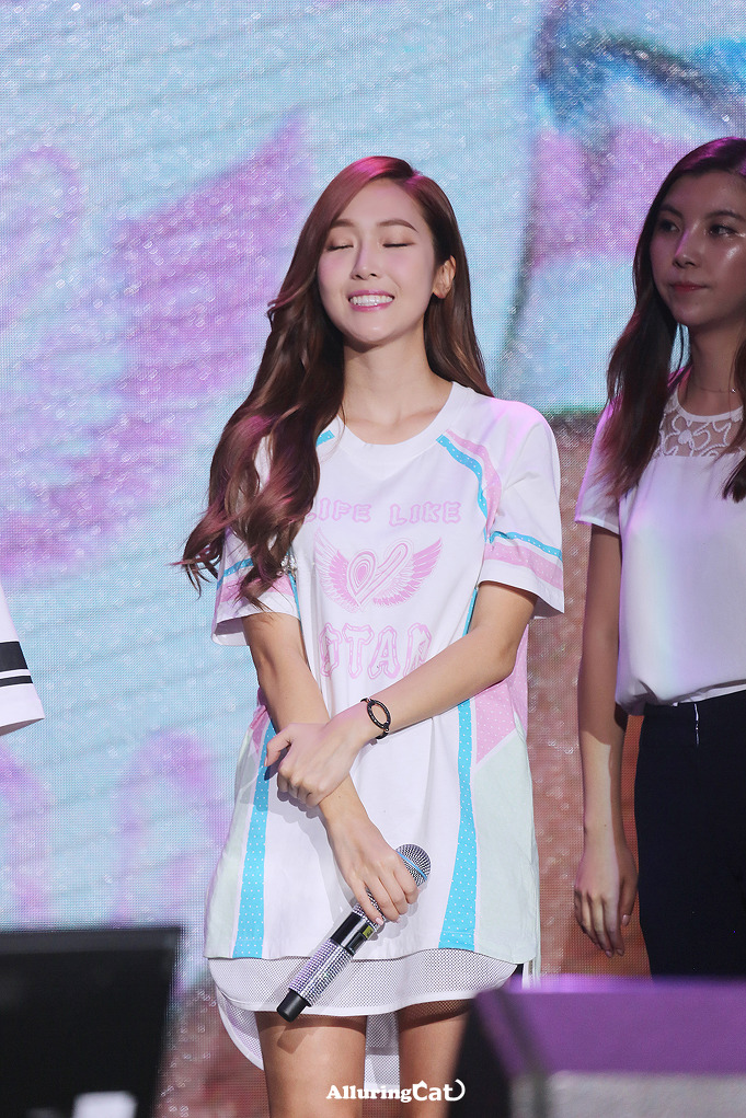 [PIC][06-09-2014]Jessica tham dự sự kiện "LI-NING Fanmeet in Guangzhou" vào tối nay - Page 11 2330E34D5426B16A2B6CC5