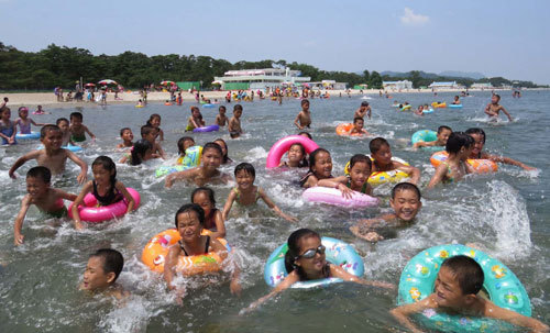 북한 사람들의 여름나기 - 북한의 대표적인 여름 피서지를 살펴보자!