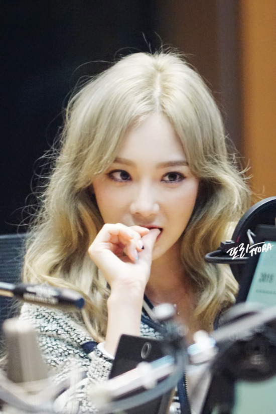 [OTHER][06-02-2015]Hình ảnh mới nhất từ DJ Sunny tại Radio MBC FM4U - "FM Date" - Page 31 236F1D4A5645C5E1357C3B