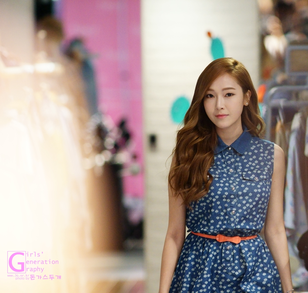 [PIC][14-06-2014]Jessica tham dự buổi fansign lần 2 cho thương hiệu "SOUP" vào trưa nay 24180A43539C948D341B82