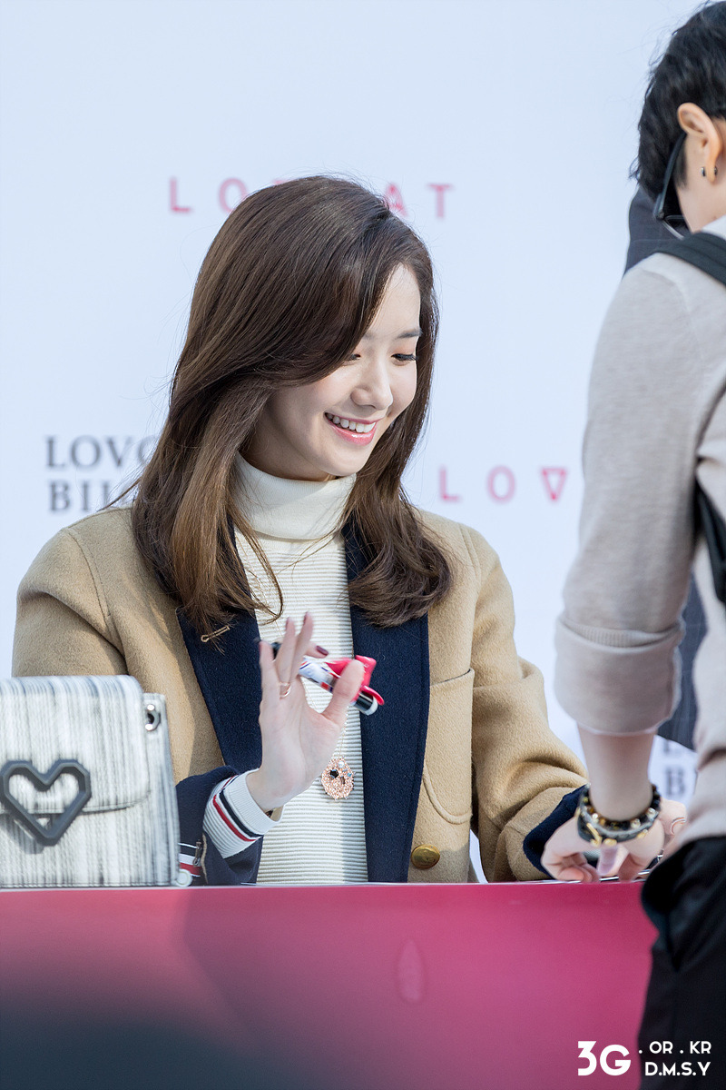 [PIC][24-10-2015]YoonA tham dự buổi fansign cho thương hiệu "LOVCAT" vào chiều nay - Page 5 2433793E56383EC2292CF9