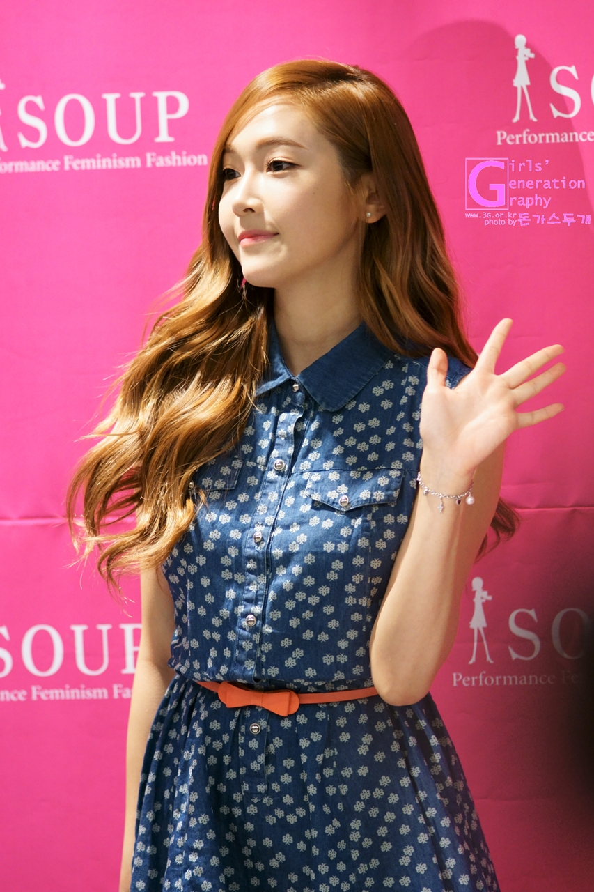 [PIC][14-06-2014]Jessica tham dự buổi fansign lần 2 cho thương hiệu "SOUP" vào trưa nay 2517FD43539C942F3679F6