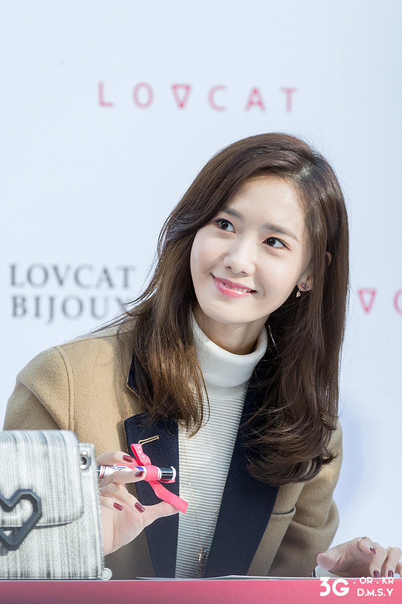 [PIC][24-10-2015]YoonA tham dự buổi fansign cho thương hiệu "LOVCAT" vào chiều nay - Page 5 2576F94556383ECF0D0AC9
