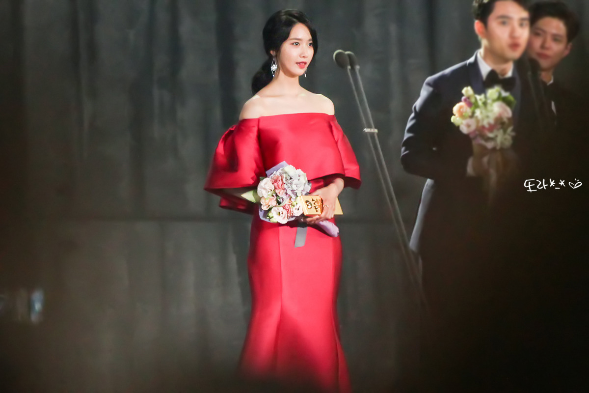 [PIC][03-05-2017]YoonA tham dự "53rd Baeksang Arts Awards" vào chiều nay + Giành "Most Popular Actress or Star Century Popularity Award (in Film)" - Page 2 274AAB39590C66500987D8
