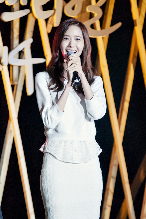 [PIC][27-09-2014]YoonA tham dự sự kiện “Innisfree PLAY GREEN Festival 2014” tại Seocho Culture & Arts Park vào chiều nay 275DB43D542758AB1422BB