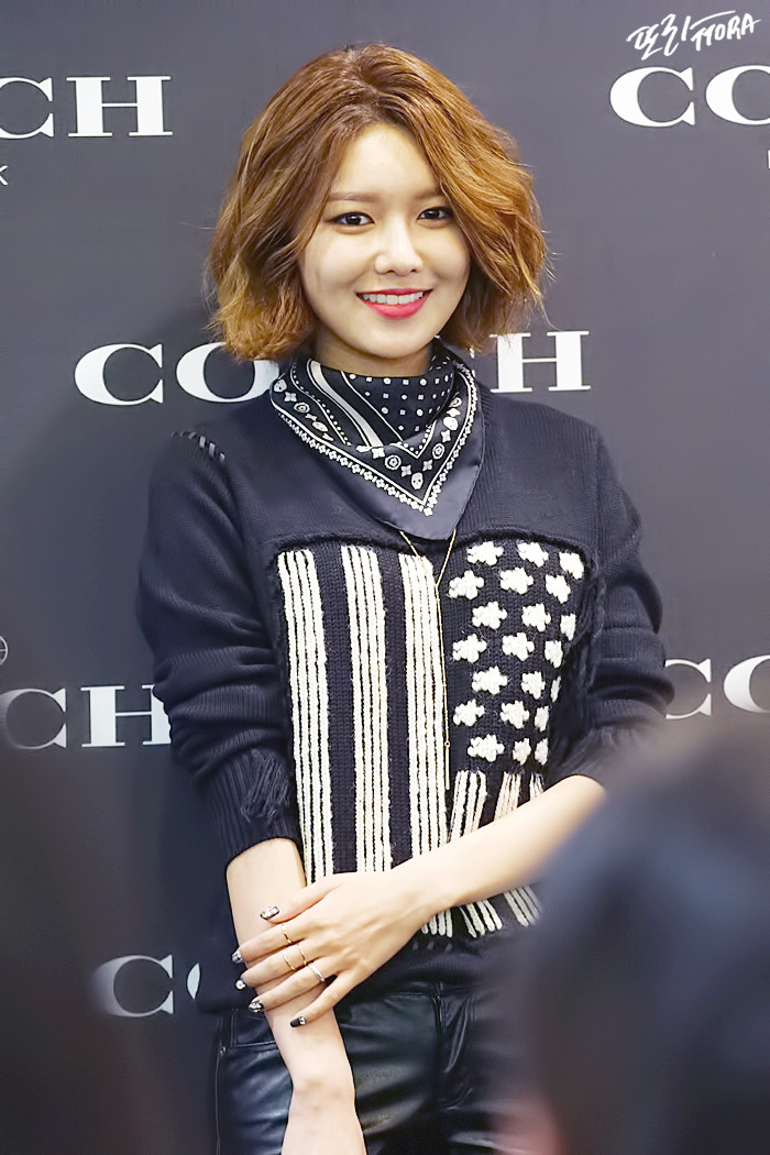  [PIC][27-11-2015]SooYoung tham dự buổi Fansign cho thương hiệu "COACH" tại Lotte Department Store Busan vào trưa nay - Page 2 276D5C3556754FA30726B1