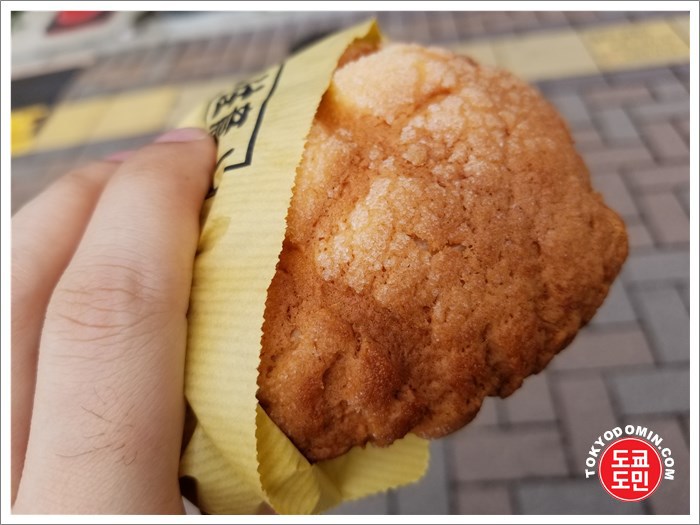 "카게츠도(花月堂, 화월당)"의 점포 멜론빵! 아사쿠사의 명물 먹거리!