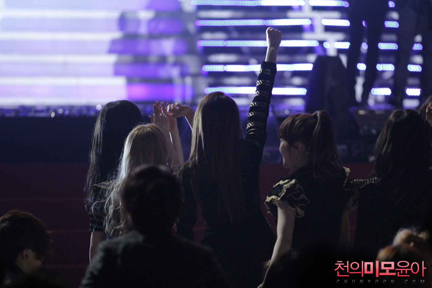 [FANTAKEN][19-1-2012] SNSD tại lễ trao giải The 21th Seoul Music Awards! 1265C84E4F1EC1A60C9673