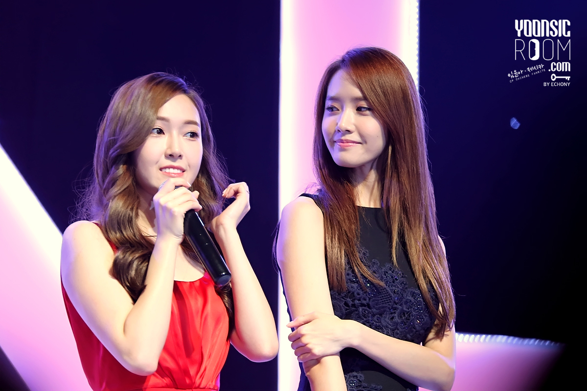 [PIC][20-10-2013]Jessica - YoonA và SeoHyun xuất hiện tại Thái Lan để tham dự "GiRL DE PROVENCE Thanks Party" vào tối nay - Page 15 2121333E526B972F307603