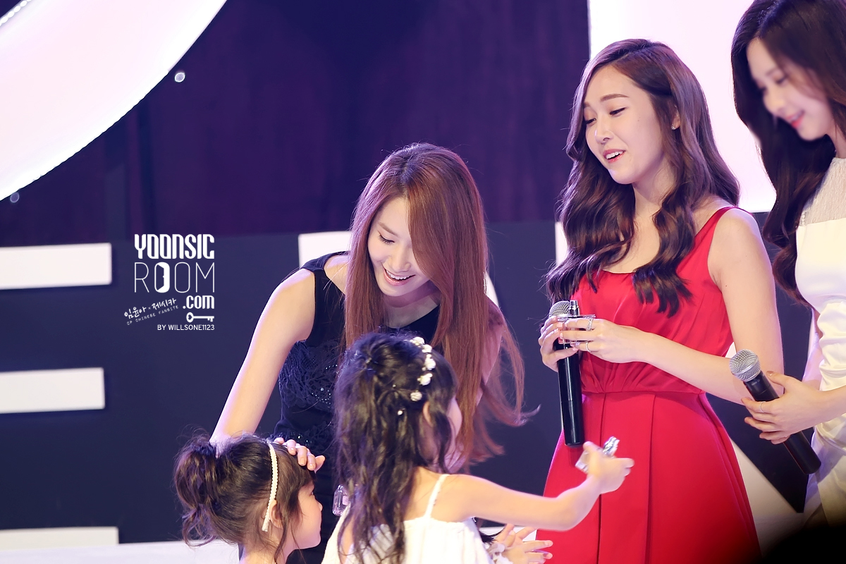 [PIC][20-10-2013]Jessica - YoonA và SeoHyun xuất hiện tại Thái Lan để tham dự "GiRL DE PROVENCE Thanks Party" vào tối nay - Page 15 2166CD44526BB0BE02A929