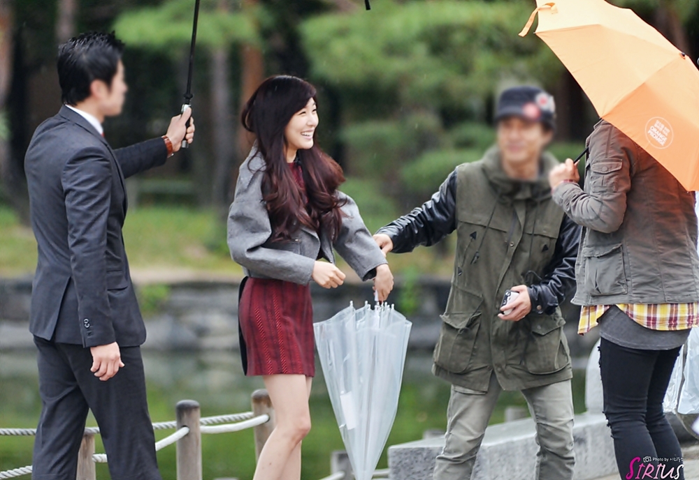 [PIC][15-10-2013]Tiffany ghi hình cho chương trình "Seoul vacation" cùng Tom Hiddleston vào chiều nay 2268FE38525D3D5F0E2025
