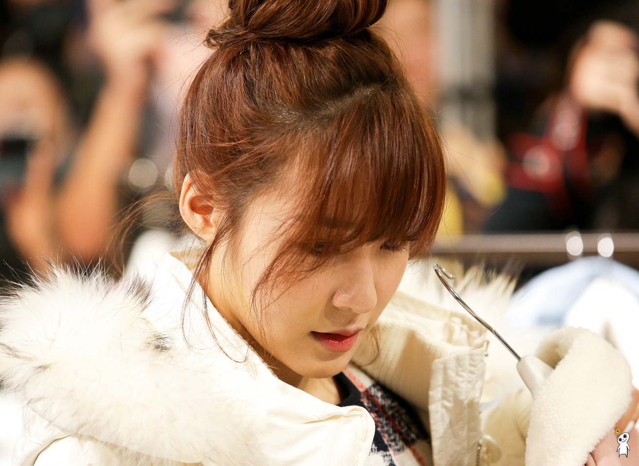 [PIC][28-11-2013]Tiffany ghé thăm cửa hàng "QUA" ở Hyundai Department Store vào trưa nay - Page 3 226DAB4252980C8E1A5859