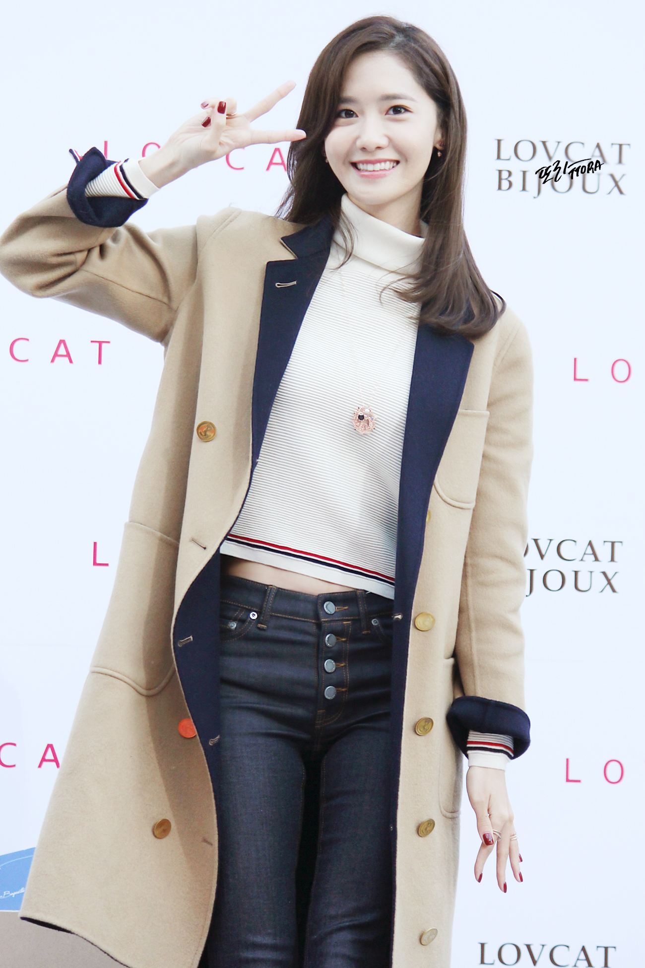 [PIC][24-10-2015]YoonA tham dự buổi fansign cho thương hiệu "LOVCAT" vào chiều nay - Page 3 245EED35562CDCC50A6B57