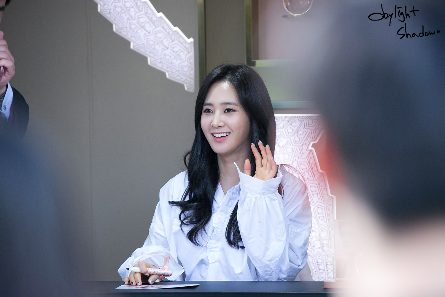 [PIC][09-10-2016]Yuri tham dự buổi Fansign thứ 2 cho thương hiệu nước hoa "BVLGARI Rose Goldea" tại Myeongdong Lotte Duty Free vào chiều nay - Page 4 25674135587114CE1B4627