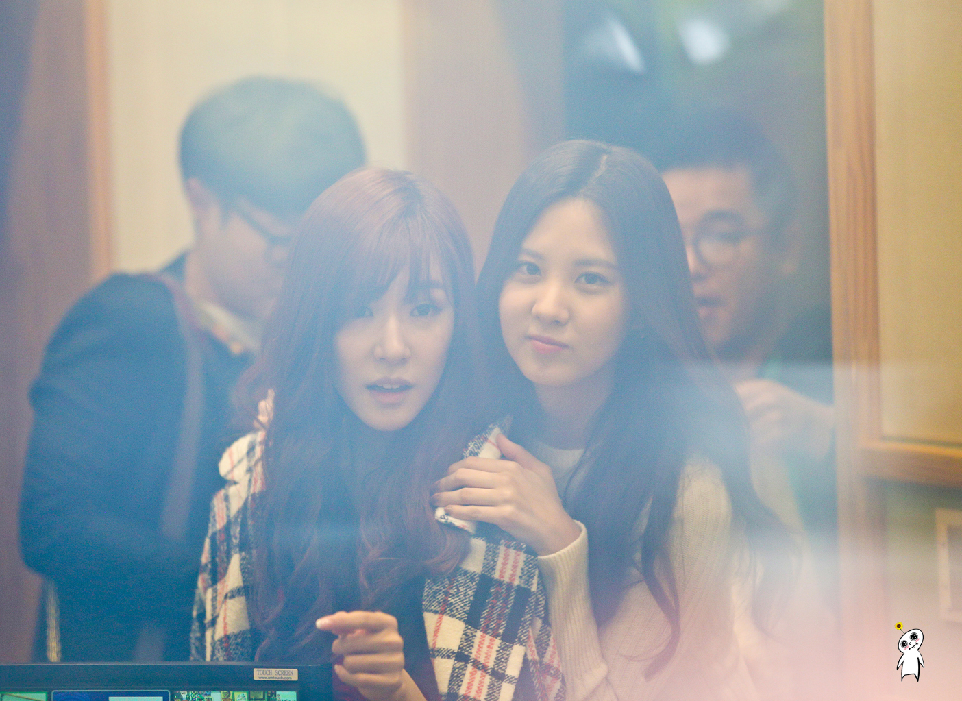 [PIC][29-10-2013]SeoHyun và Tiffany xuất hiện tại "KBS Cool FM Radio Jo JungChi & Harim 2 o'clock" vào trưa nay 2605AA3B5278466626A494