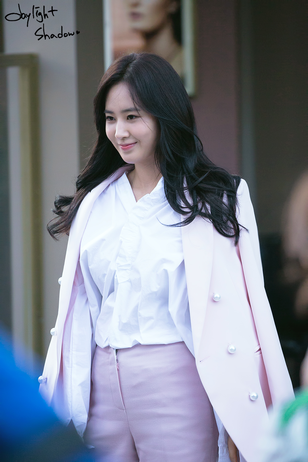 [PIC][09-10-2016]Yuri tham dự buổi Fansign thứ 2 cho thương hiệu nước hoa "BVLGARI Rose Goldea" tại Myeongdong Lotte Duty Free vào chiều nay - Page 4 26483A35587113B933E920