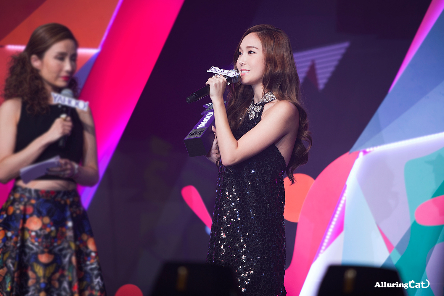 [PIC][07-12-2014]Jessica khởi hành đi Hồng Kông để tham dự "Yahoo Asia Buzz Award 2014" vào sáng nay - Page 3 2661D43754B5144D30F7F4
