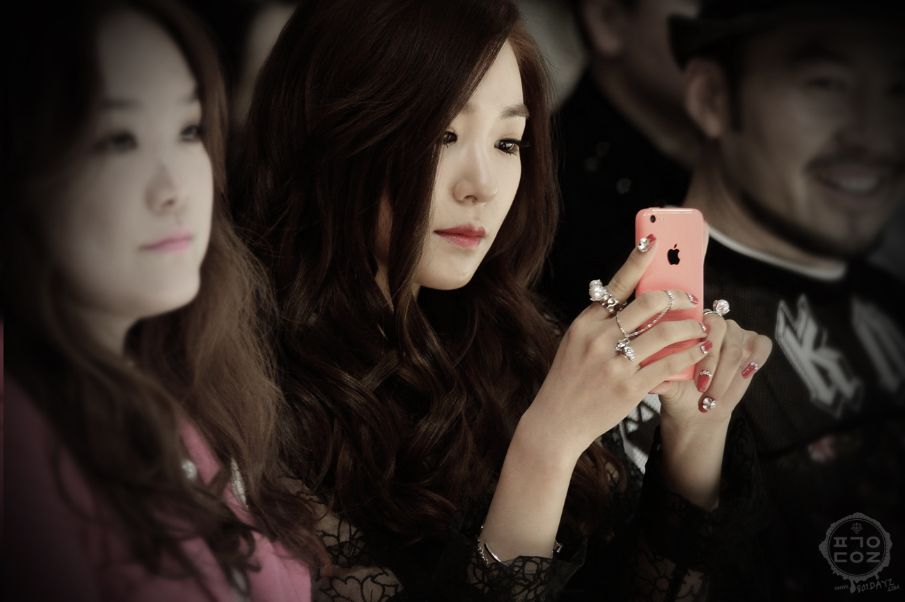 [PIC][24-03-201]Tiffany tham dự "Steve J & Yoni P 2014 F/W Seoul Fashion Week" vào trưa nay 2770D645533F6BE51FEAB6